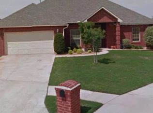 829 SW 40th St, Moore, OK 73160