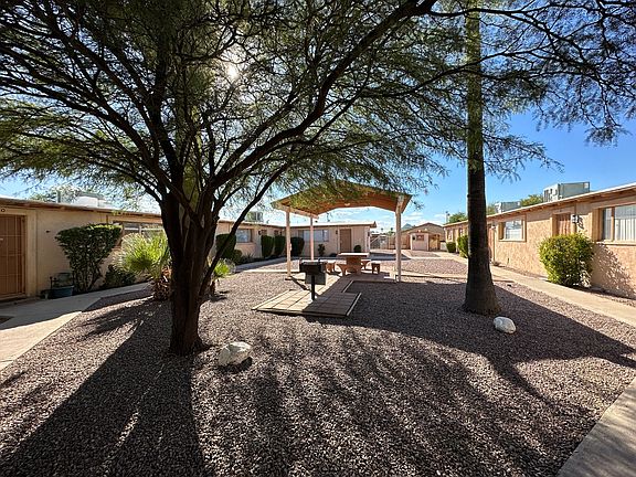 3rd image of 3668 S Belmar Ave Unit 4
