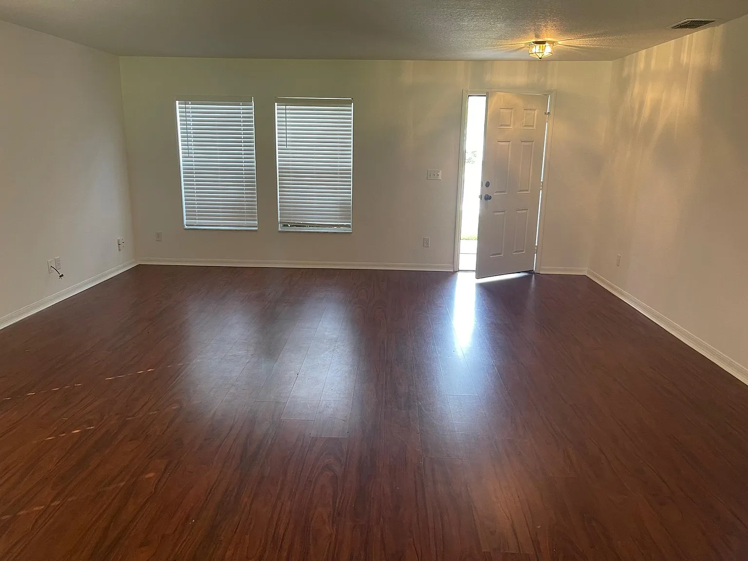 4 bed, 2.5 bath, 2834 sqft, $2,950 — Photo 3
