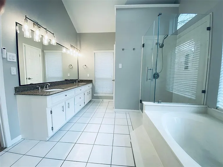 39 Silent Brook Pl — Photo 32