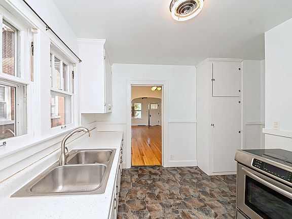 5th image of 840 Lewis Ave
