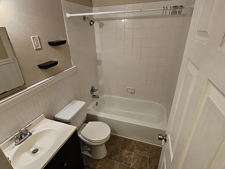 109 Valley Ct — Photo 7