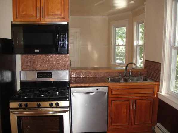 18 Pinehurst Ave, Providence, RI 02908