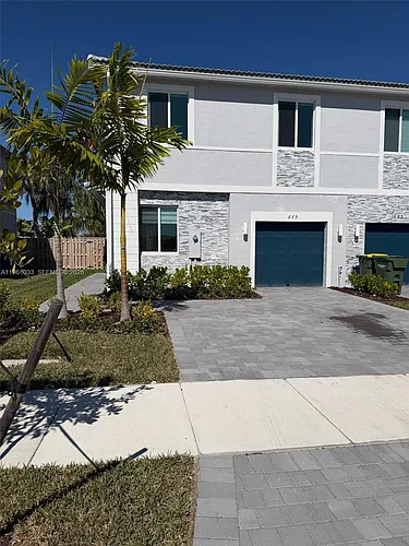 679 SE 13th Street Cir #679 Photo 1