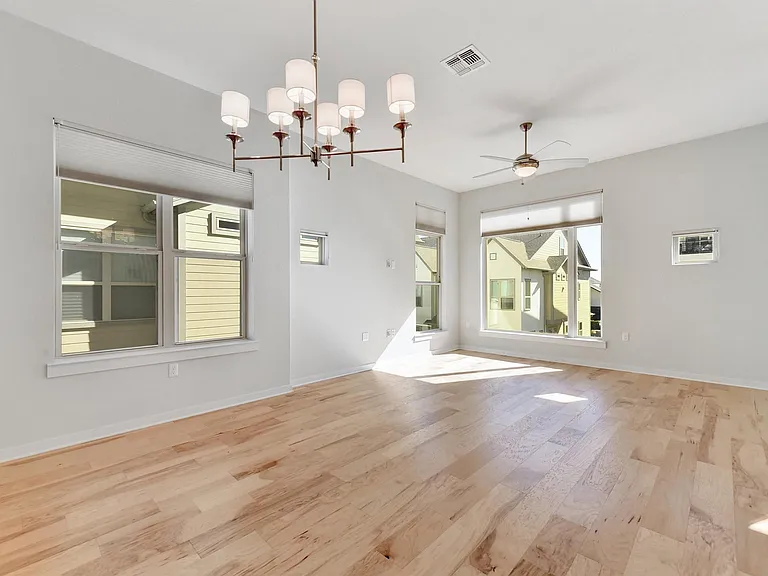 4622 Vaughan St — Photo 8