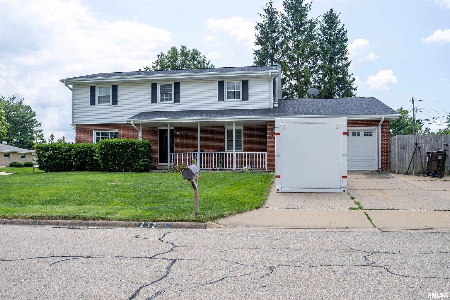232 E Maywood St photo 1