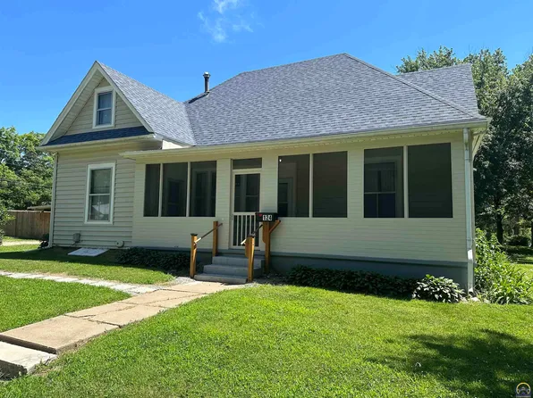 124 New Jersey Ave, Holton, KS 66436