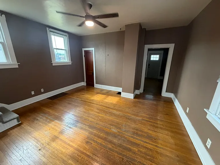 2414 W Maryland St — Photo 4