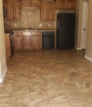 4th image of 604 Sladecek Dr #A