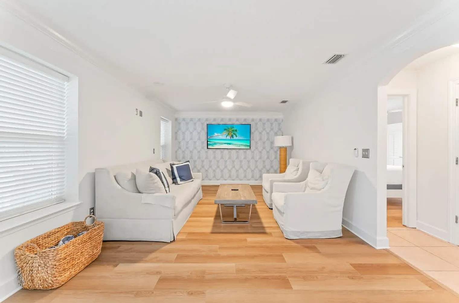 4 bed, 2.0 bath, 1969 sqft, $5,070 — Photo 3