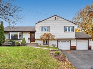 52 Harmon Dr, Paramus, NJ 07652