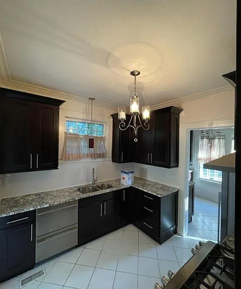Plenty of cabinet space and a dishwasher.