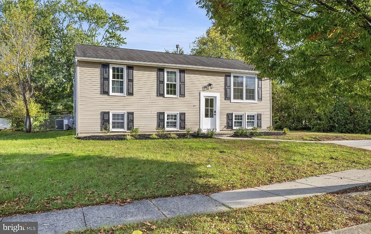 4 bed, 2.0 bath, 1920 sqft, $3,000 — Photo 2