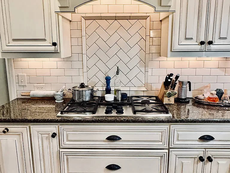 Gas stove and granite countertops
