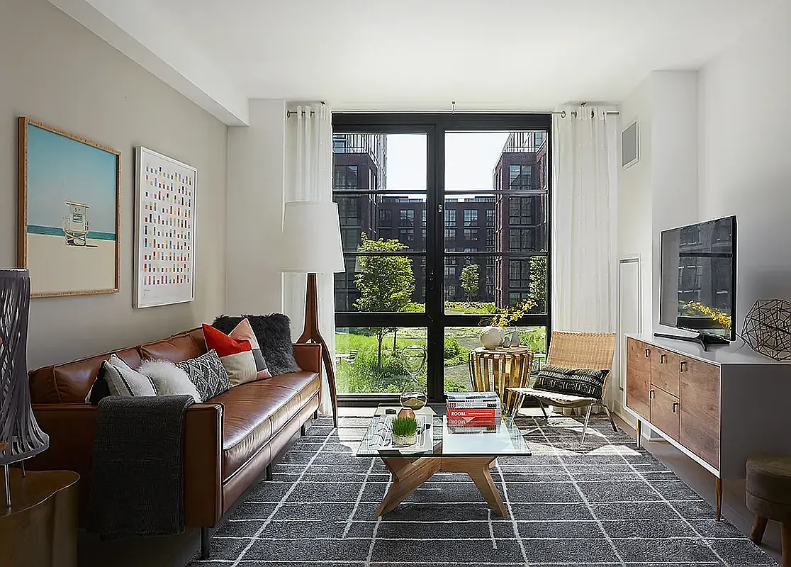 365 Bond Street — Photo 2