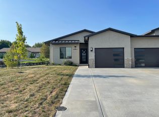 101 Oakwood Ct, Raymore, MO 64083