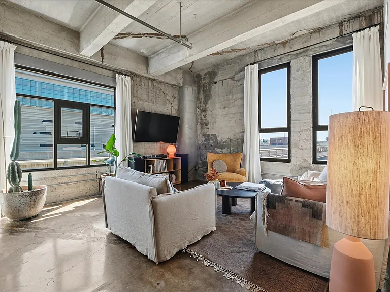 360 W Pershing Rd #190 — Photo 5