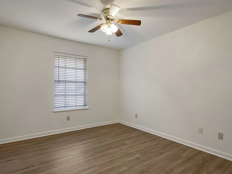 421 Kim Dr — Photo 7
