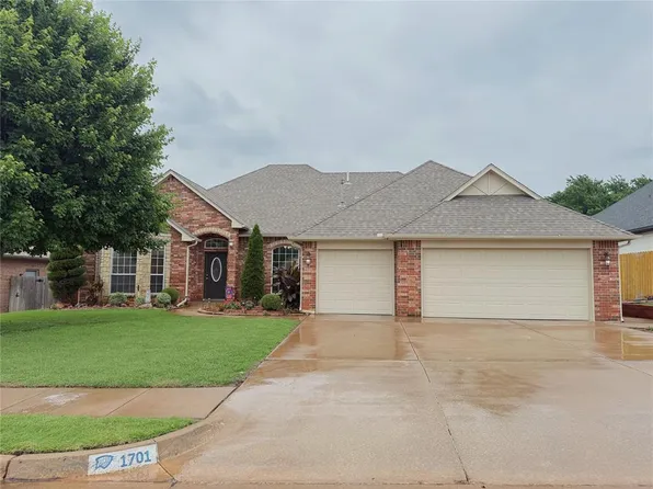 1701 Indian Springs Dr, Edmond, OK 73003