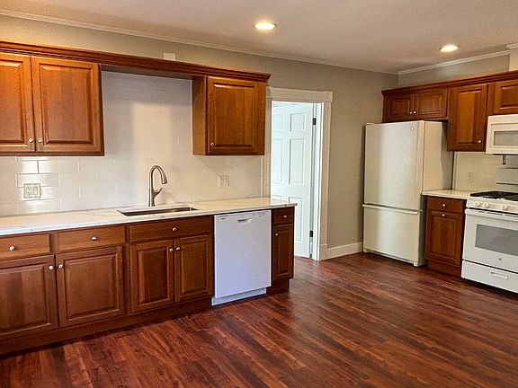 Kitchen
1st Floor