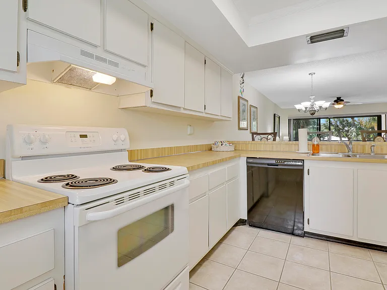 1600 NE Dixie Hwy #10-203 — Photo 9