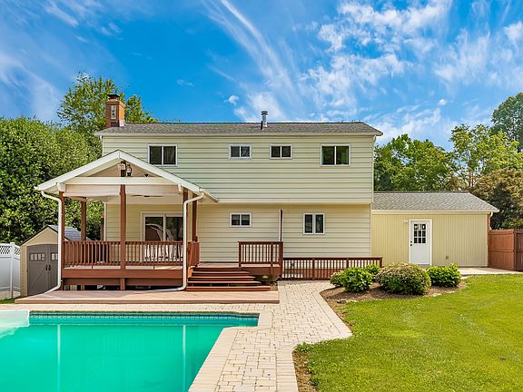 5th image of 2302 Persimmon Dr