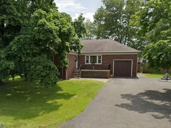 39 Joseph St, Moonachie Boro, NJ 07074