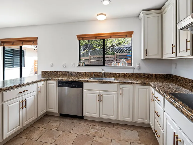 70 Adam Ct — Photo 6