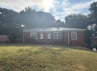 3700 Driftwood Dr, Charlotte, NC 28205