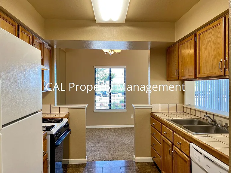 2440 N Main St #F — Photo 9