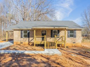 64 Baskins Ext, Canon, GA 30520