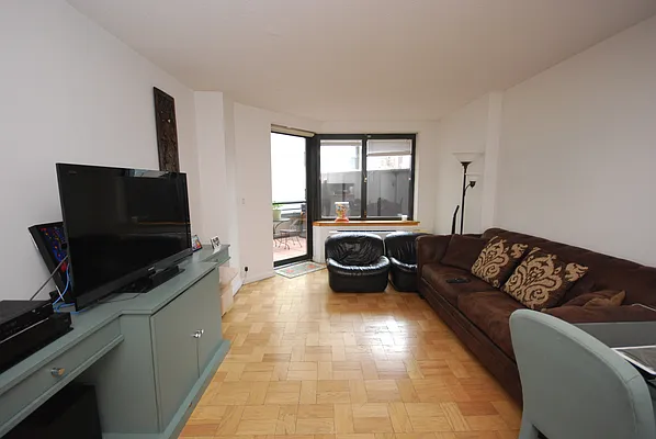 Rented by Luxury Habitat | media 35