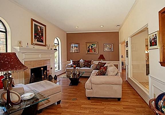 4th image of 425 Longfellow Dr