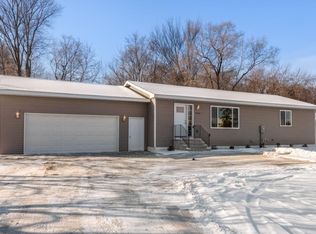 2362 Eagle Creek Blvd, Shakopee, MN 55379