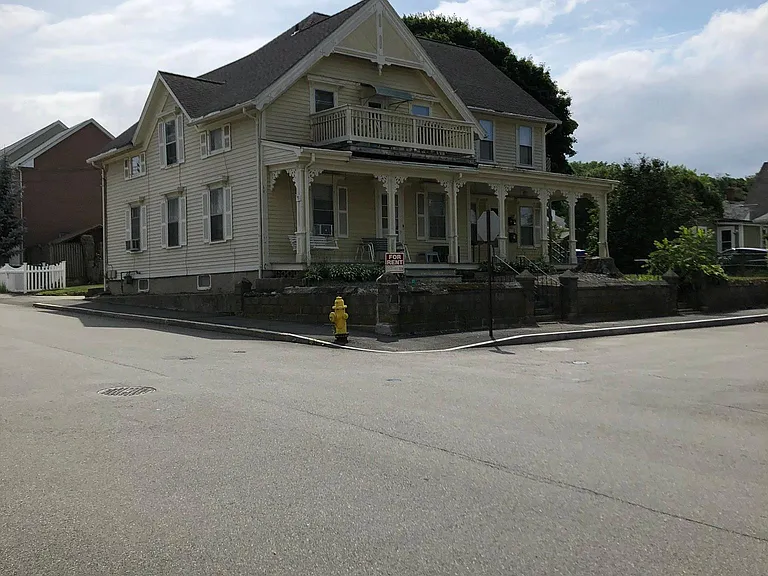 Picture of the front of the house.
