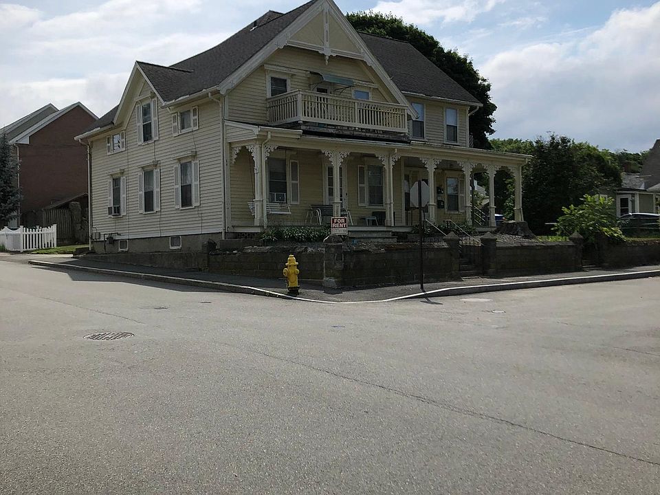 Picture of the front of the house.