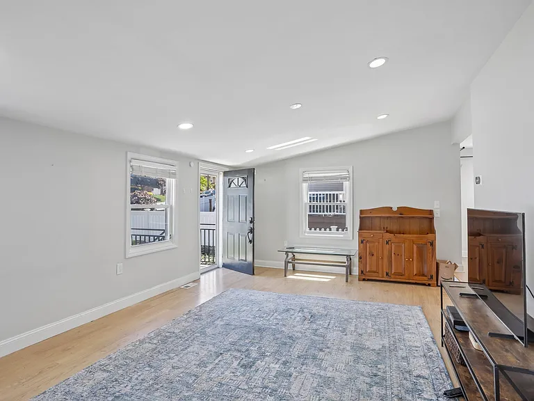 54 Allan Dr — Photo 35