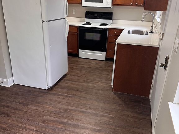 LVP flooring throughout first floor of the townhome