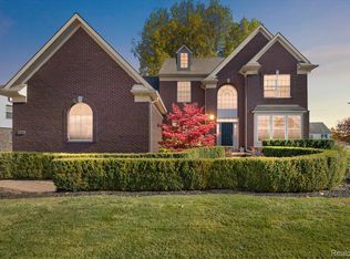 42512 Beechwood Dr, Sterling Heights, MI 48314