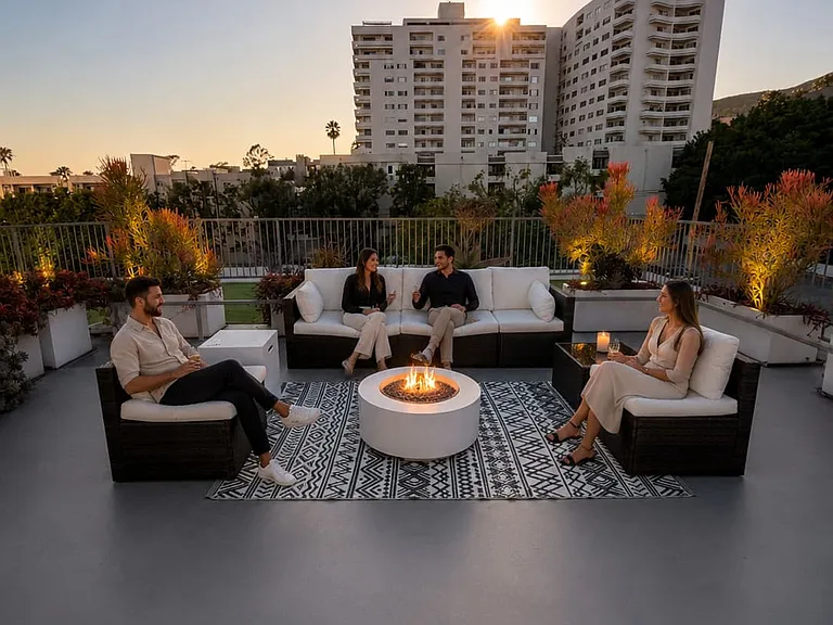 1747 N La Brea Ave — Photo 9