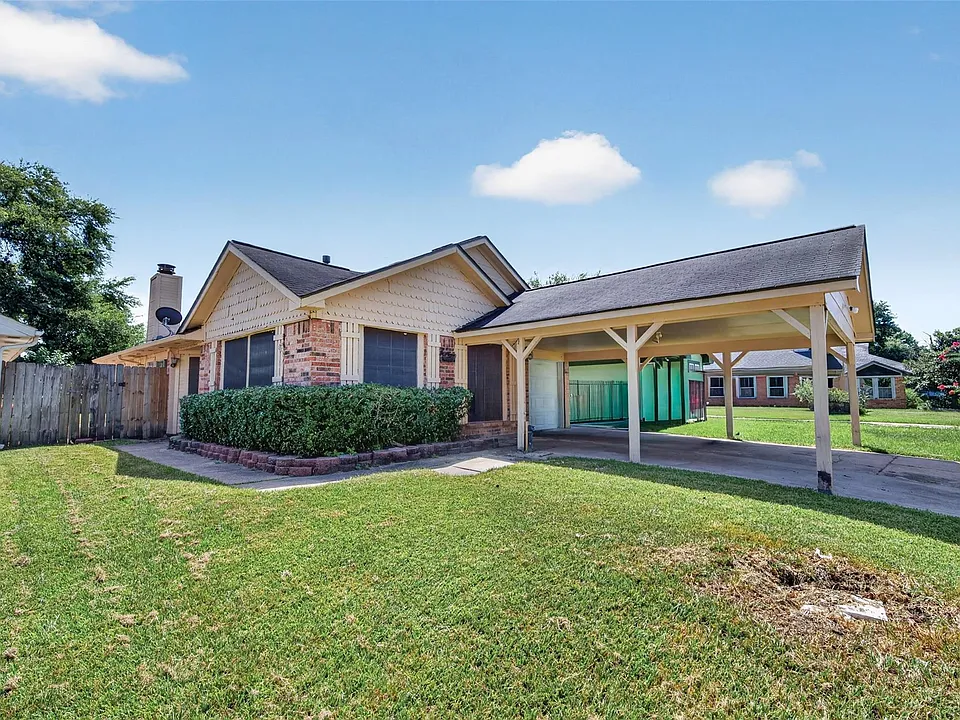 4632 Greenwood Dr