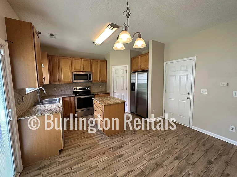 1933 Munn Pointe Dr — Photo 7