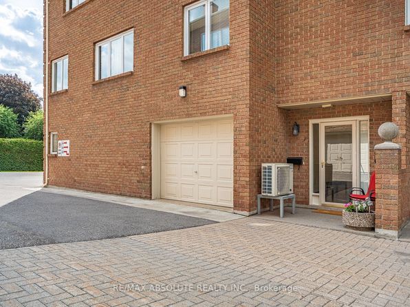 206 Stratas Ct, Ottawa, ON K2L 3K5