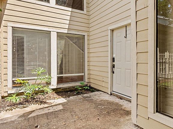5th image of 8223 Magnolia Glen Dr