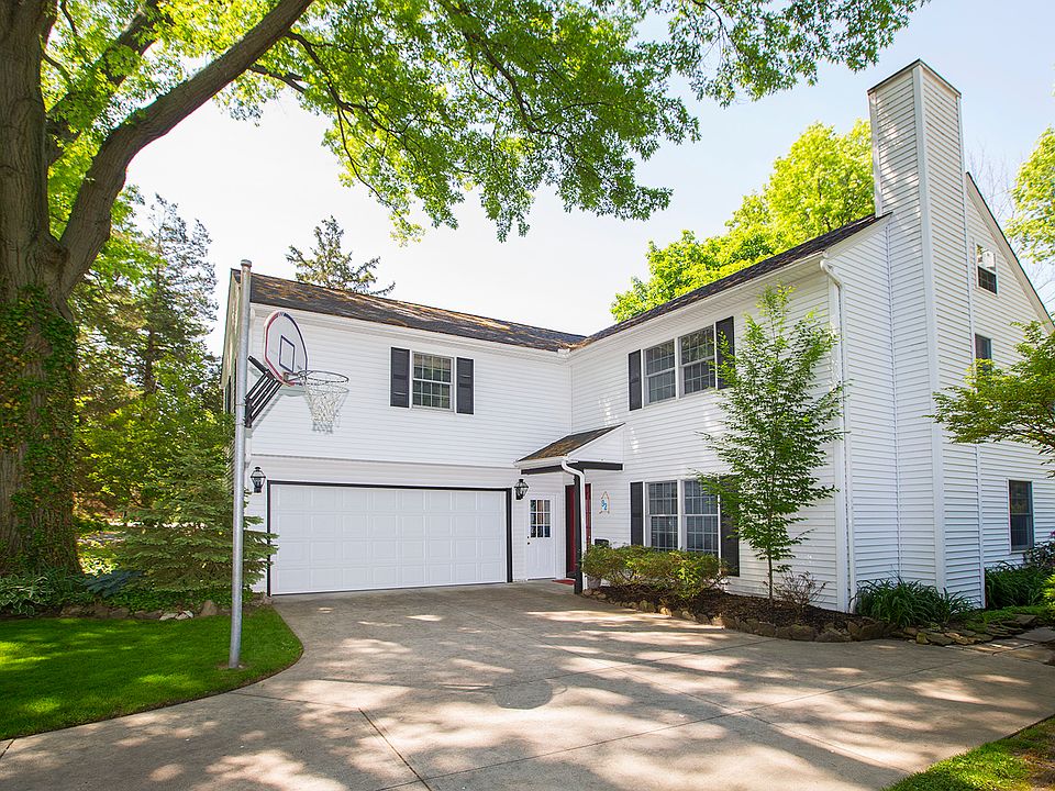 1st image of 92 Rosewood Dr