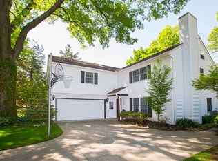 92 Rosewood Dr, Avon Lake, OH 44012