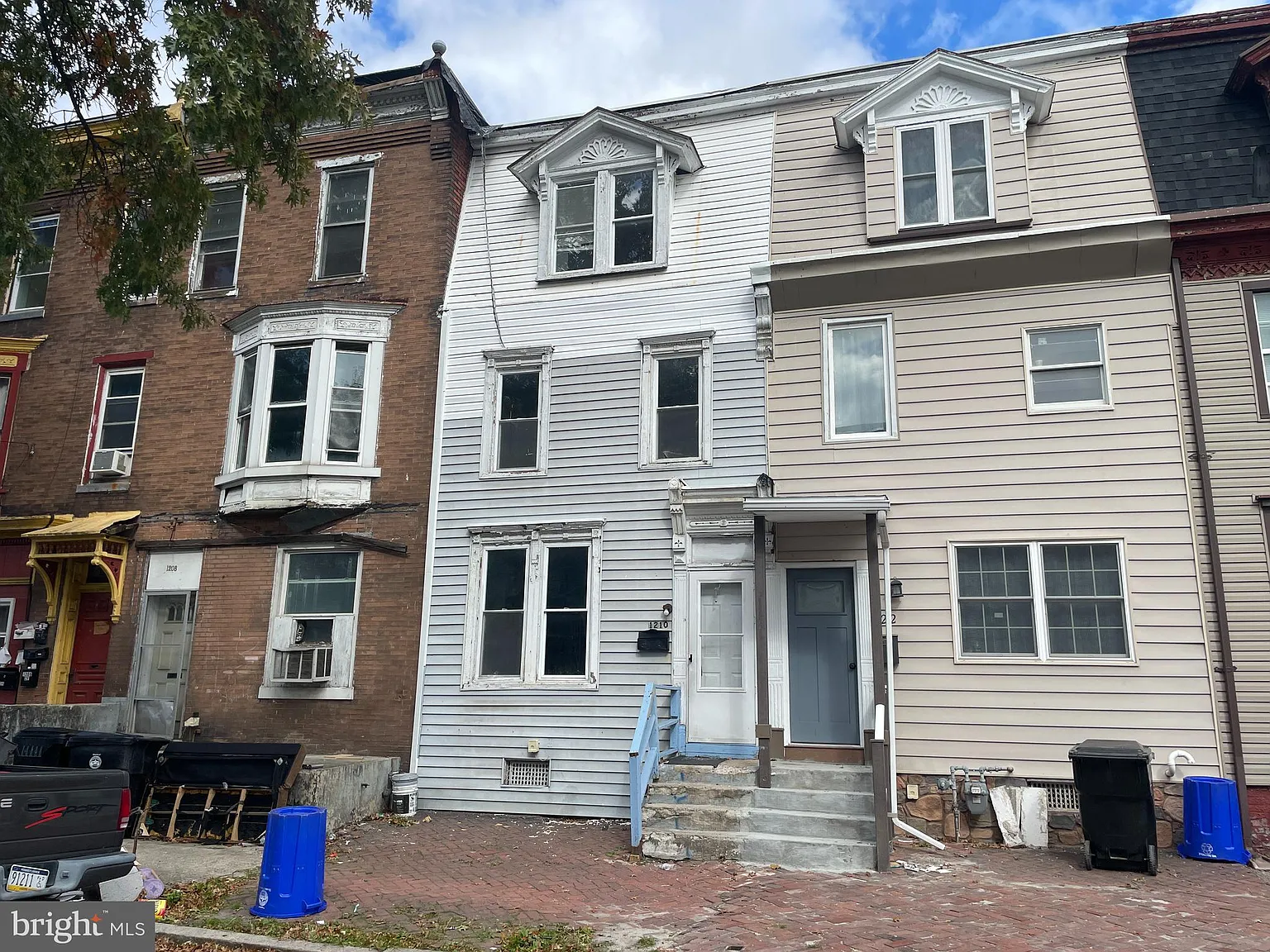 1210 Derry St photo 1