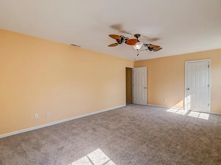 135 Dorothy Dr — Photo 32