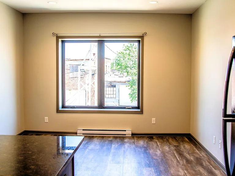 209 N Maple St — Photo 6