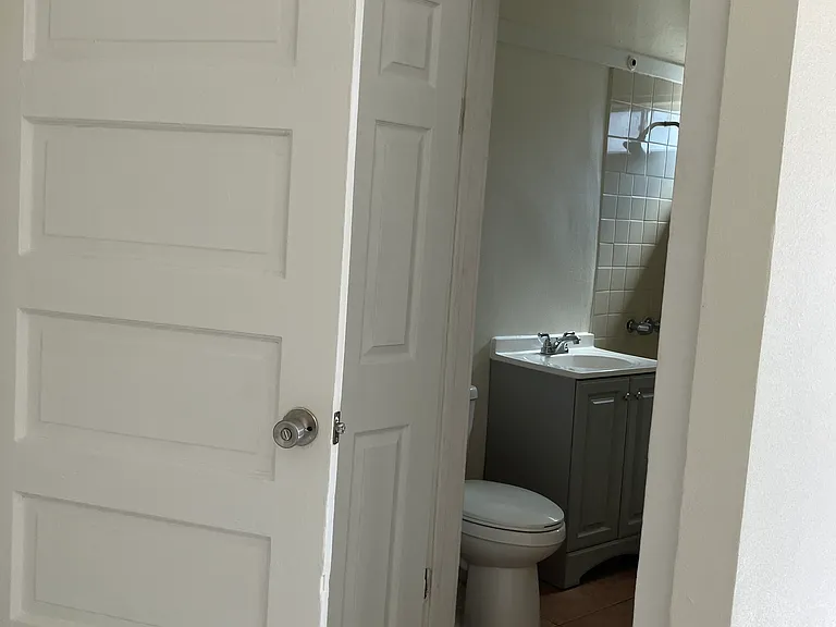 218 Glendale Blvd #3 — Photo 9